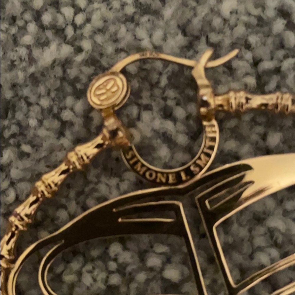 Beautiful gold large hoop earrings - Picture 3 of 4